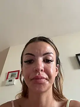 Carlafeet stripchat live cam model