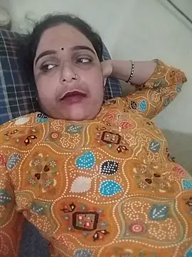 Big_krishna44A stripchat live cam model