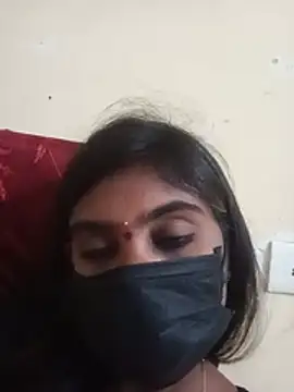 Keerthi_143 stripchat live cam model