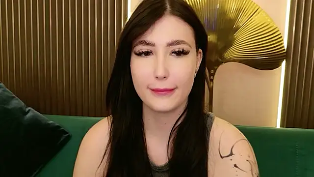 EmmaLawrens stripchat live cam model