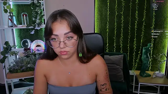 kiki_swan stripchat live cam model