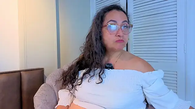 AlessandraLeroy stripchat live cam model