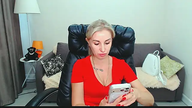 Hanna--Sweet stripchat live cam model