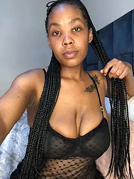 Nicole-Liam- stripchat live cam model