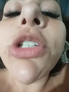 milabbwES stripchat live cam model