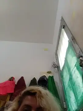 Carolzinhaoficial stripchat live cam model