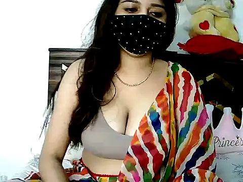 Gloie4u stripchat live cam model