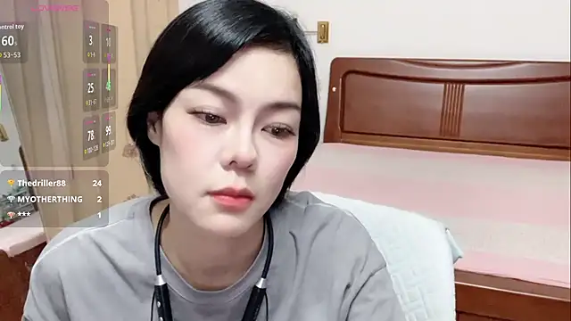 Linda-LL stripchat live cam model