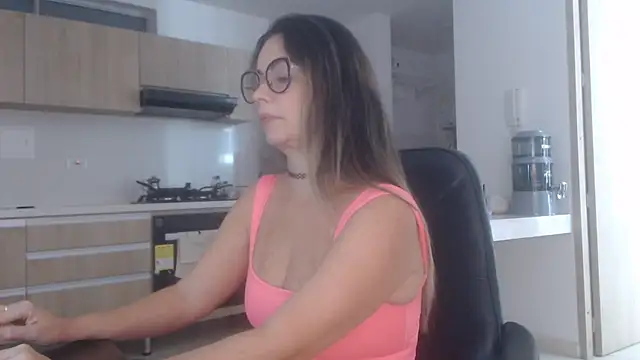 LovePaula stripchat live cam model