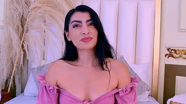 NinnaPiers stripchat live cam model