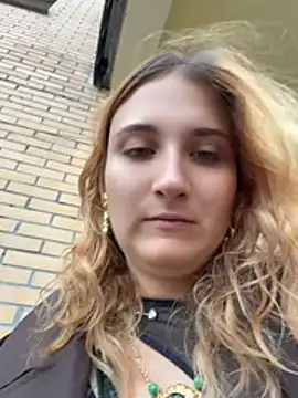 AdelRich stripchat live cam model