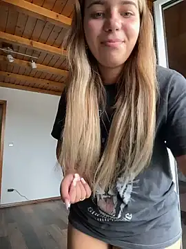 Naomi-Klein stripchat live cam model
