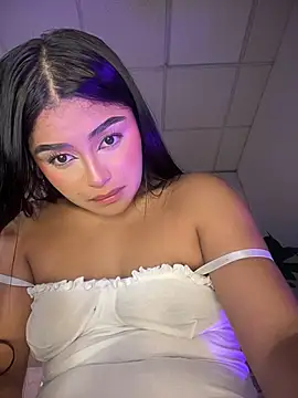 EvasBlazeXXX stripchat live cam model