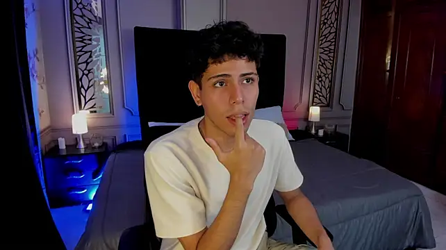 Lucas_West_ stripchat live cam model