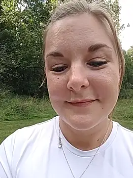 SwedishJennifer stripchat live cam model