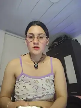 lindasyt stripchat live cam model