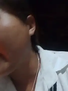 Lan-oanh stripchat live cam model