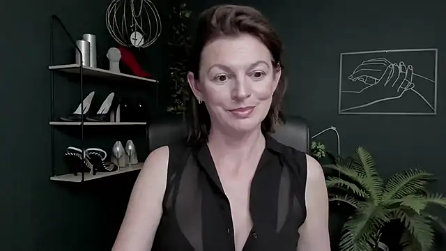 VivianWILD stripchat live cam model