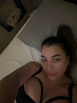 MARIABELLA27 stripchat live cam model