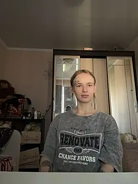 LeinaWoluers stripchat live cam model