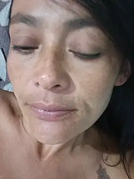 sarayulith stripchat live cam model