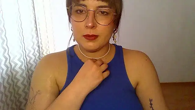 ClaraHard stripchat live cam model