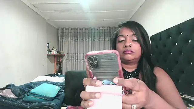 Indianmayaxoxo stripchat live cam model