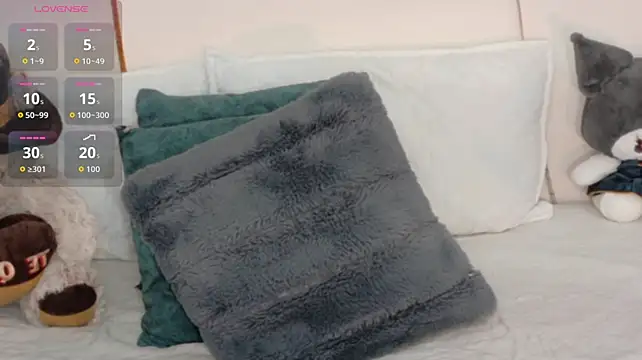 DulceeGarcia stripchat live cam model