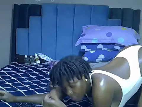 melanin_moon stripchat live cam model