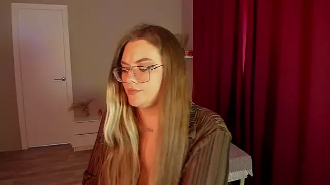 MiraTorson stripchat live cam model