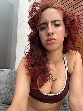 elodie_rouge stripchat live cam model