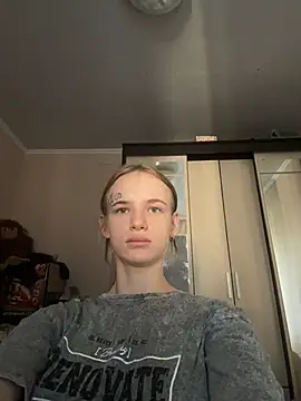 LeinaWoluers stripchat live cam model