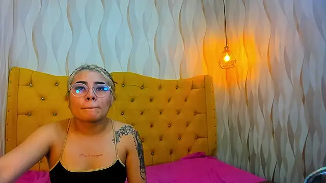 ZoeSteel stripchat live cam model