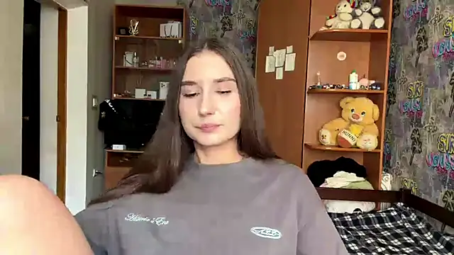 KittyNoSkirty stripchat live cam model