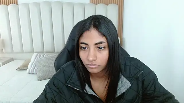shaneelle stripchat live cam model