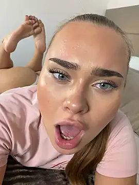 MonicaWestt stripchat live cam model