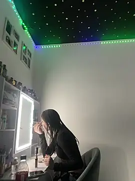 Just-Lilly stripchat live cam model