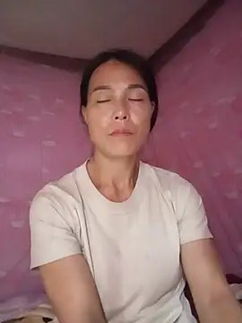 Lily-ly stripchat live cam model