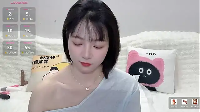 Lucy-8 stripchat live cam model