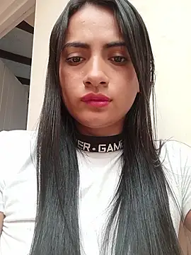 DaniellaGiraldo stripchat live cam model