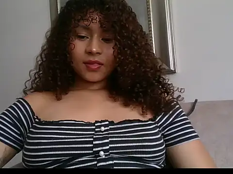 Sofiapassionne stripchat live cam model