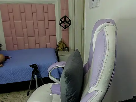 La_Crespa20 stripchat live cam model