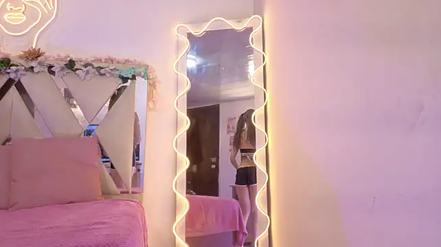 Seraphine_tay1 stripchat live cam model