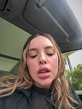 Alirawrz stripchat live cam model