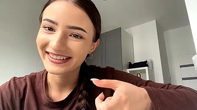 CurlySoni stripchat live cam model