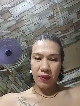 manilafoxts stripchat live cam model