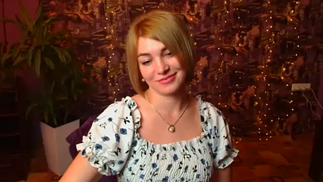 CuttieEmma stripchat live cam model