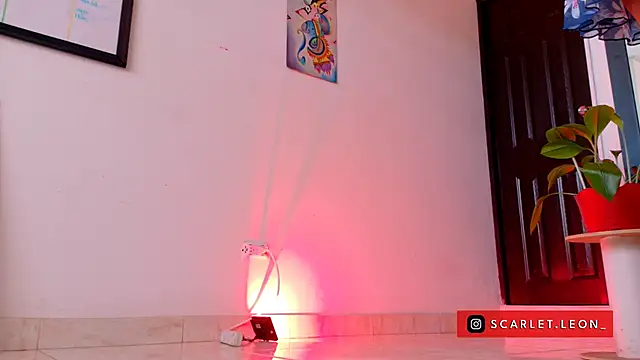 Scarletleon77 stripchat live cam model