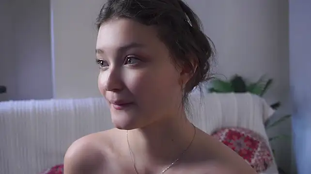 GussieGoold stripchat live cam model