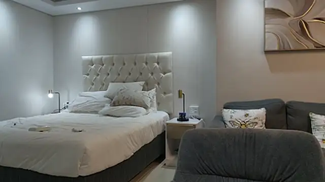 Indianbrownie stripchat live cam model